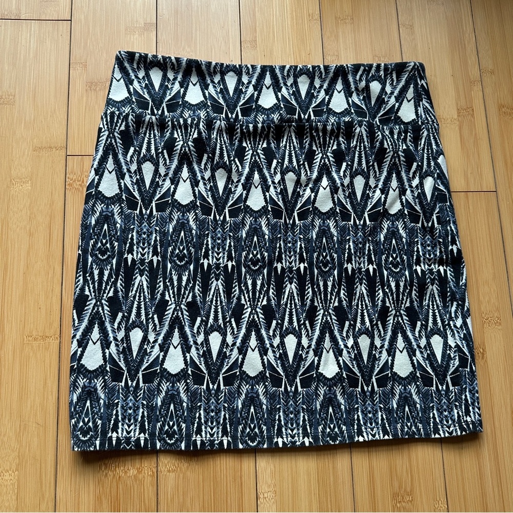 American Eagle Black White Aztec Knit Mini Skirt Women’s M